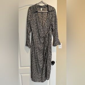 H&M Black and White Long Sleeve Dress